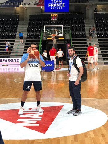 Beder con Campazzo durante el