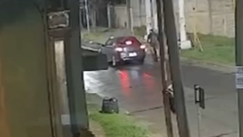 Atropelló con su moto a una jubilada en La Matanza y escapó: la víctima murió horas después