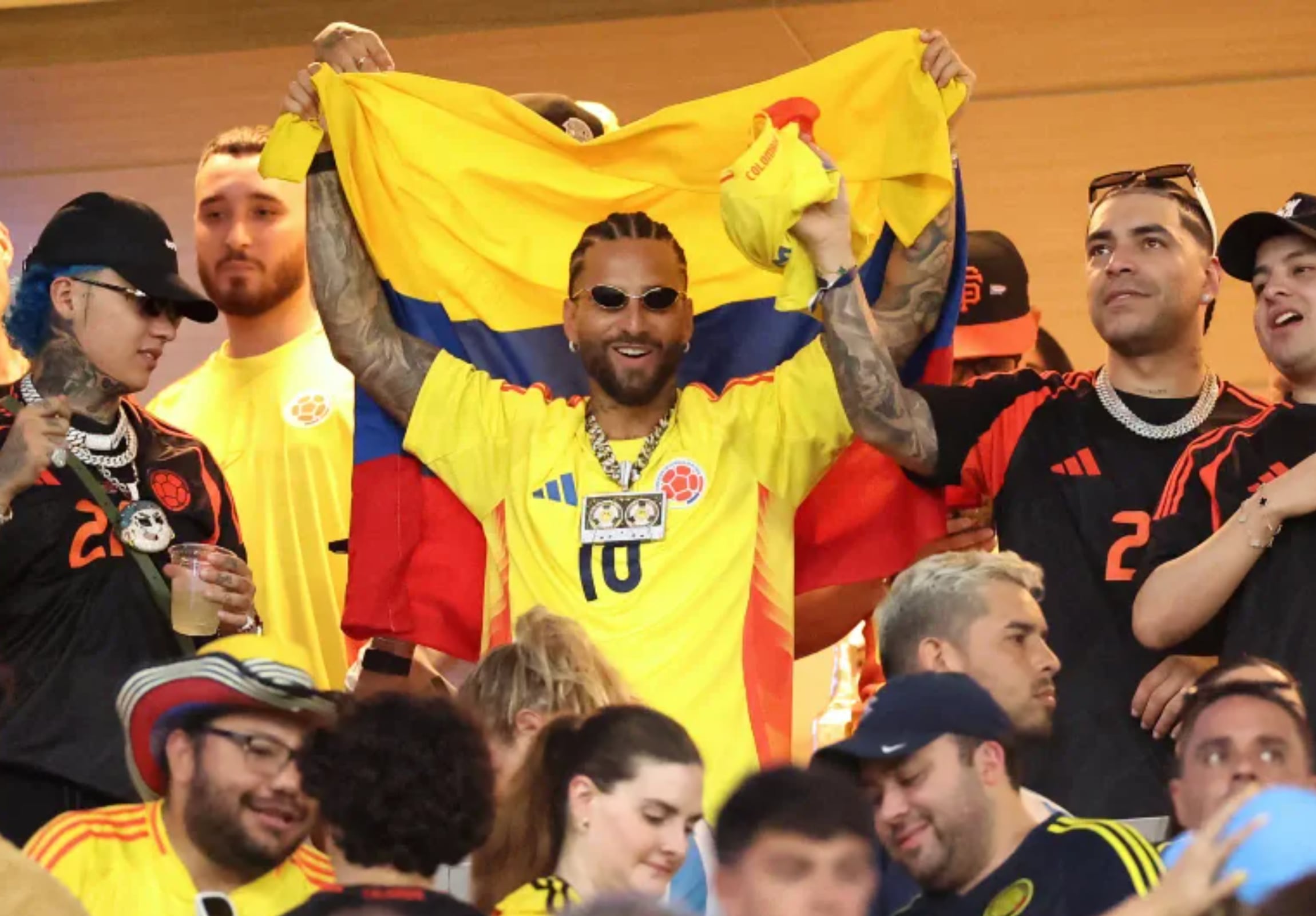 El reguetonero estuvo junto a Blessd y Ryan Castro en la final de la Copa América 2024 - crédito AFP