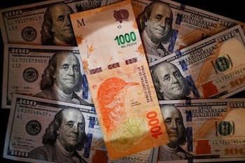 Revaluación del peso argentino frente al dólar
