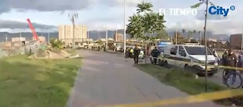 El hallazgo se produjo tras el aviso de un reciclador que detectó la bolsa de lona blanca con un bulto inusual - crédito Captura CityTV