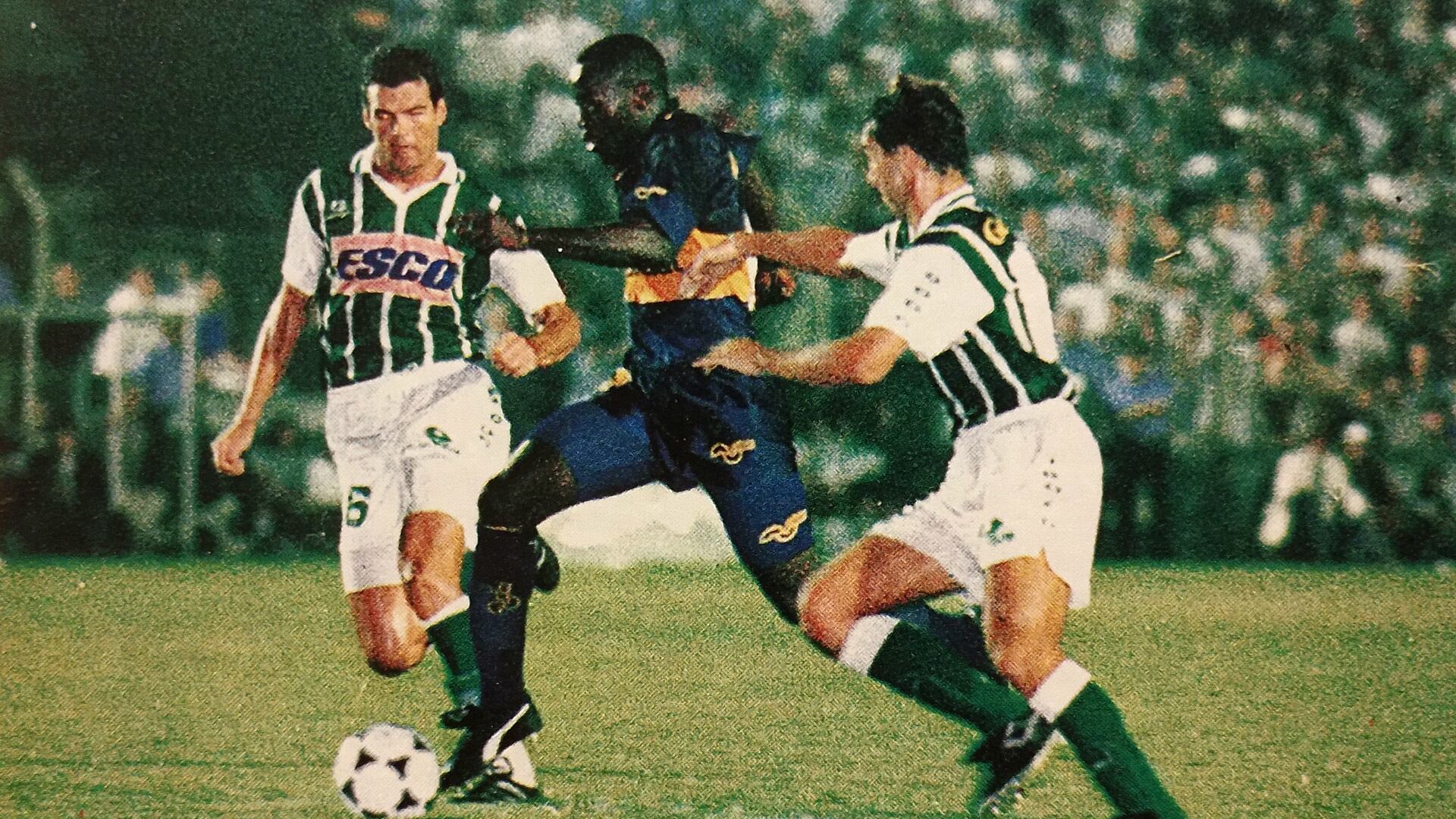 Camarões Alphphones Tachmi em uma estréia oficial em Boca vs Banfield