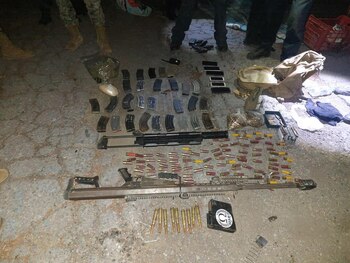 Armamento asegurado a presuntos miembros