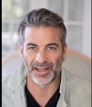 Jim Curtis pudo ser quien ayudó a Jennifer Aniston a superar su miedo a volar. (Instagram/Jim Curtis)