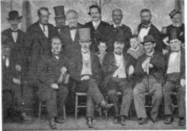 El gobernador Pastor Obligado junto a directivos de la empresa ferroviaria. El hecho de que Buenos Aires haya estado separada de la Confederación, le dio una amplio margen de acción con los ingresos de la aduana, lo que posibilitó encarar distintos proyectos de desarrollo