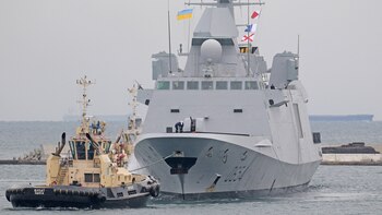 Frente al despliegue ruso, Francia