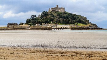 Con su impresionante castillo medieval,