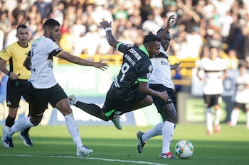 Alfredo Morelos asistió a Juan Manuel Rengifo en el segundo gol de Atlético Nacional en la ida de los cuartos de final de la Liga BetPlay - crédito Colprensa/Cristian Bayona