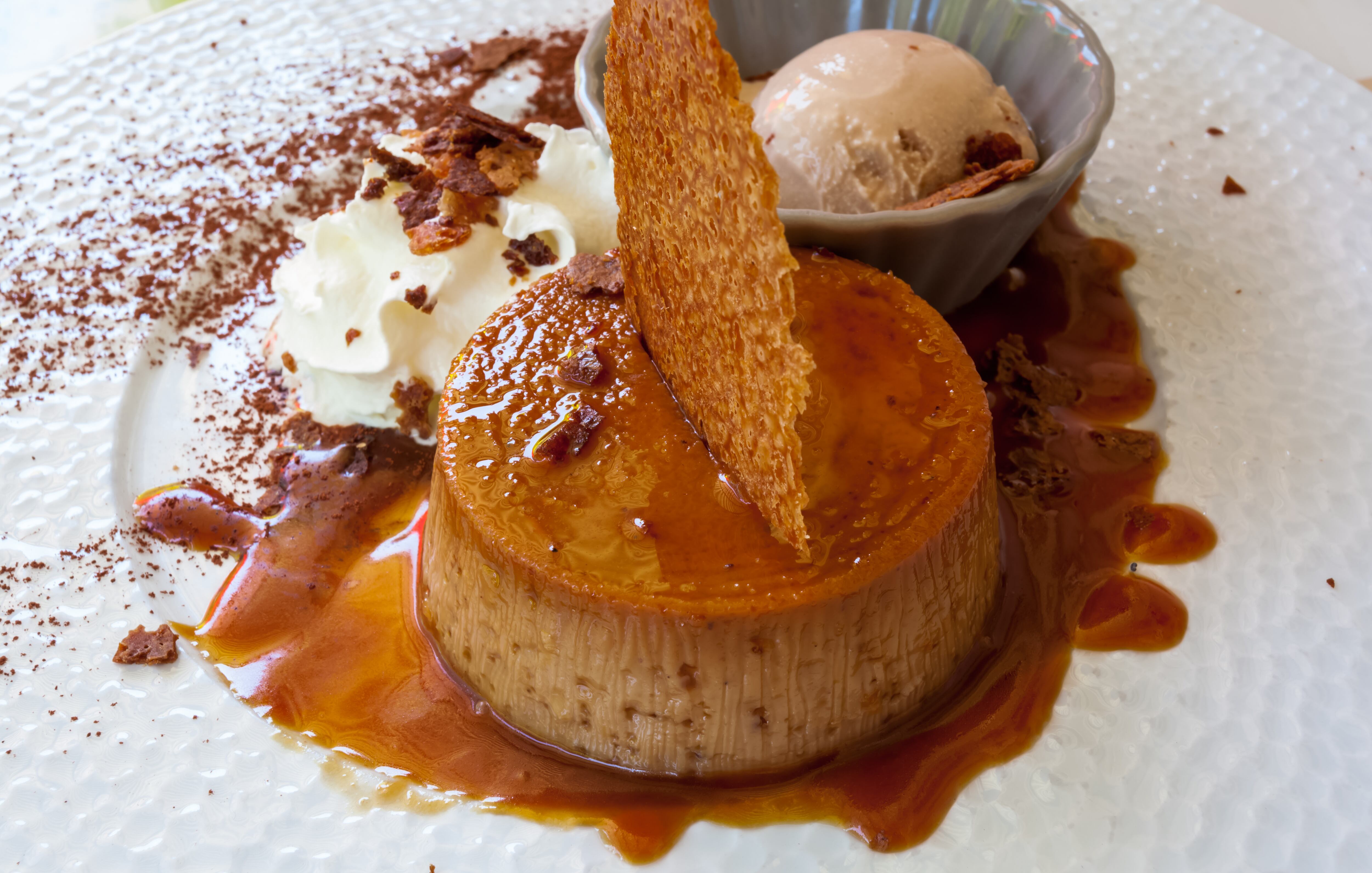 Flan turrón de chocolate. (Adobe Stock)