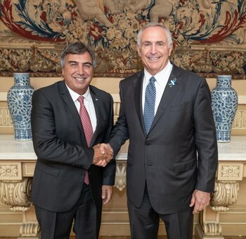 Claudio Ambrosini junto a Marc