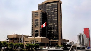 Petroperú: ProInversión desplaza al directorio Lizarzaburu y crece la resistencia interna