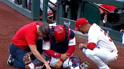 Un rival le bateó el brazo por error y sufrió una espeluznante lesión en un partido de la MLB: “Es el mayor dolor que pasé”
