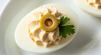 Preparar huevos rellenos para Navidad