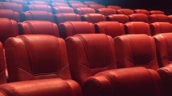 Salas cerradas y estrenos postergados: