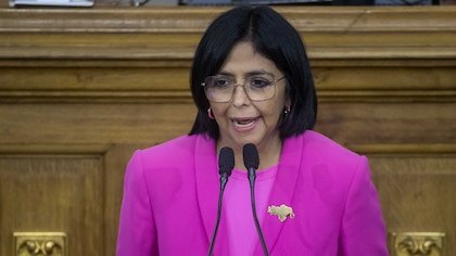 La vicepresidenta de Venezuela Delcy Rodríguez resultó herida tras la caída de un árbol