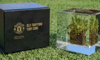 El Manchester United vende trozos de césped (imagen de la página del Manchester United)