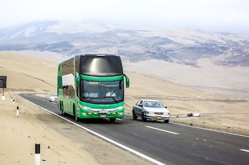 La falta de una fecha para reabrir la vía mantiene varados y con incertidumbre a los pasajeros que buscan viajar al sur del país.