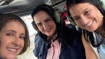 Desde un helicóptero, las senadoras