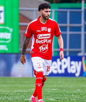 Él es Nahuel Bustos, el delantero extranjero que anotó para Independiente Santa Fe desde el punto penal - crédito Santa Fe