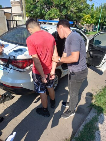 Uno de los jóvenes quedó