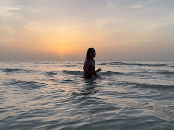 Ricosta na água ao pôr do sol, em uma das fotos mais deslumbrantes da publicação