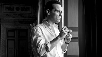 Andrew Scott se transforma en