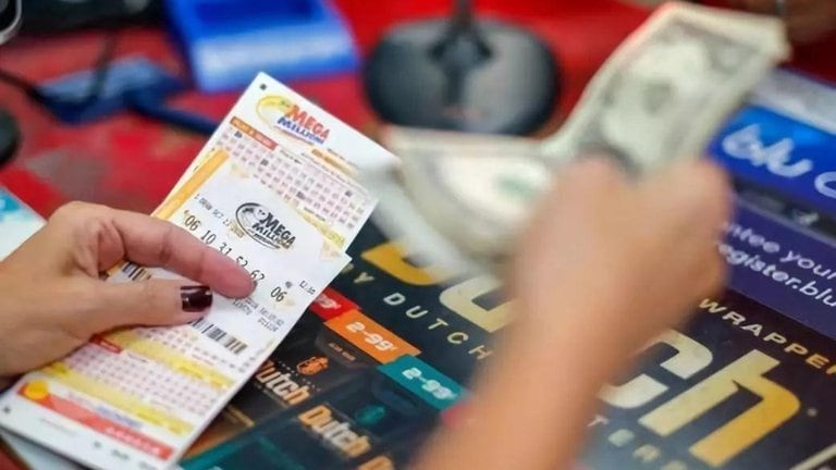 Los boletos de Powerball se venden en 45 estados y territorios estadounidenses a USD 2 cada uno. (Archivo)