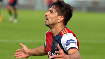 Derechazo cruzado y victoria: el gol de Gio Simeone en el triunfo del Cagliari ante el Crotone