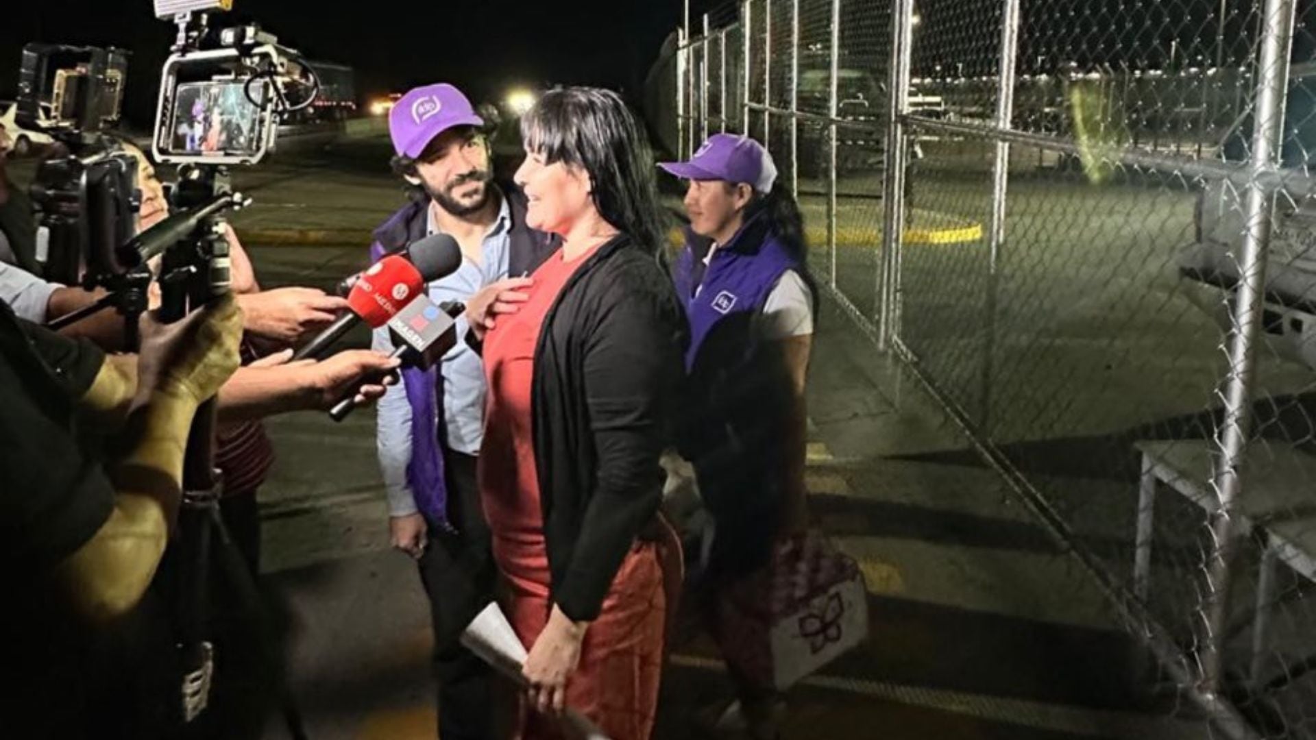 Juana Hilda González Lomelí al salir del Cefereso 16. (x/@ricardomraphael)