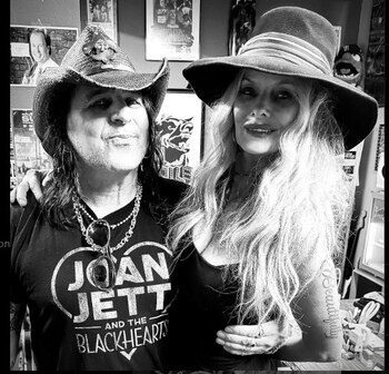 Kimberly Burch y Taime Downe