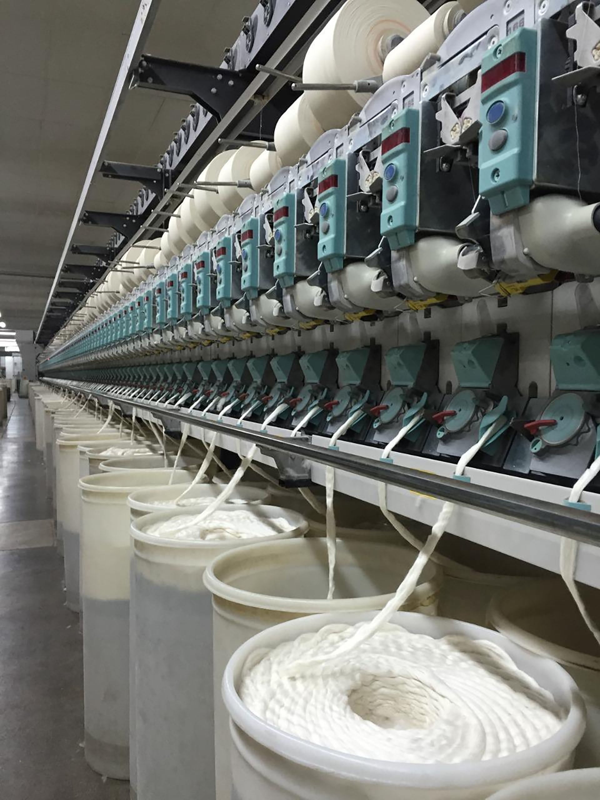 El informe de la FITA destaca que, aun en este contexto de contracción, las empresas textiles continuaron invirtiendo en la modernización de sus procesos productivos