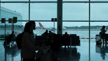 Cancelados una treintena de vuelos