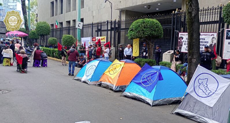 La circulación en Abraham González, entre General Prim y Atenas, en la alcaldía Cuauhtémoc, permanece cerrada por manifestantes en las inmediaciones de la SEGOB (X@OVIALCDMX)