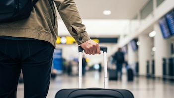 El Mundial no alcanzó para frenar la baja: el turismo emisivo cayó 22% en junio