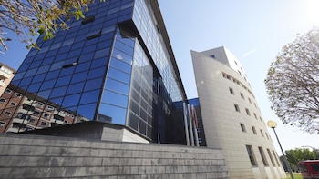 La juez deja en libertad al encarcelado tras la muerte en Pamplona de su expareja, que se precipitó de un tercer piso