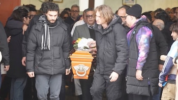 El funeral de Ernestina Pais: el último adiós de familiares y amigos durante la emotiva ceremonia en el cementerio