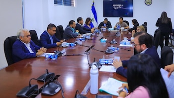 Un proyecto legal redefine la participación privada en obras públicas. Nuevos mecanismos buscan atraer inversiones sin comprometer al Estado financieramente. Claves del debate legislativo y el rol fiscalizador emergente (Foto cortesía Asamblea Legislativa)