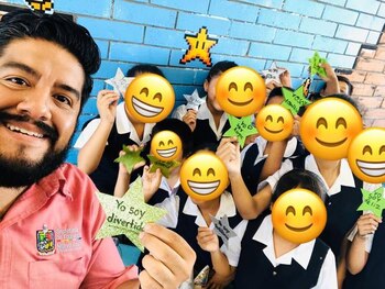 Carlos pintó el aula con