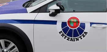 Coche patrulla de la Ertzaintza.
