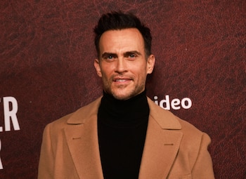 Cheyenne Jackson dijo que se realizó cinco trasplantes capilares en 14 años y atribuyó su decisión a la presión de la industria por la imagen (REUTERS/Aude Guerrucci)