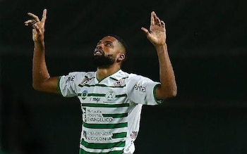 Antes debutar como delantero de