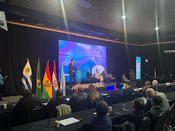 Uno de los aspectos destacados durante el encuentro fue el reconocimiento del papel que puede desempeñar el sector privado en el desarrollo futuro de la hidrovía (Foto: Min. Relaciones Exteriores de Bolivia)