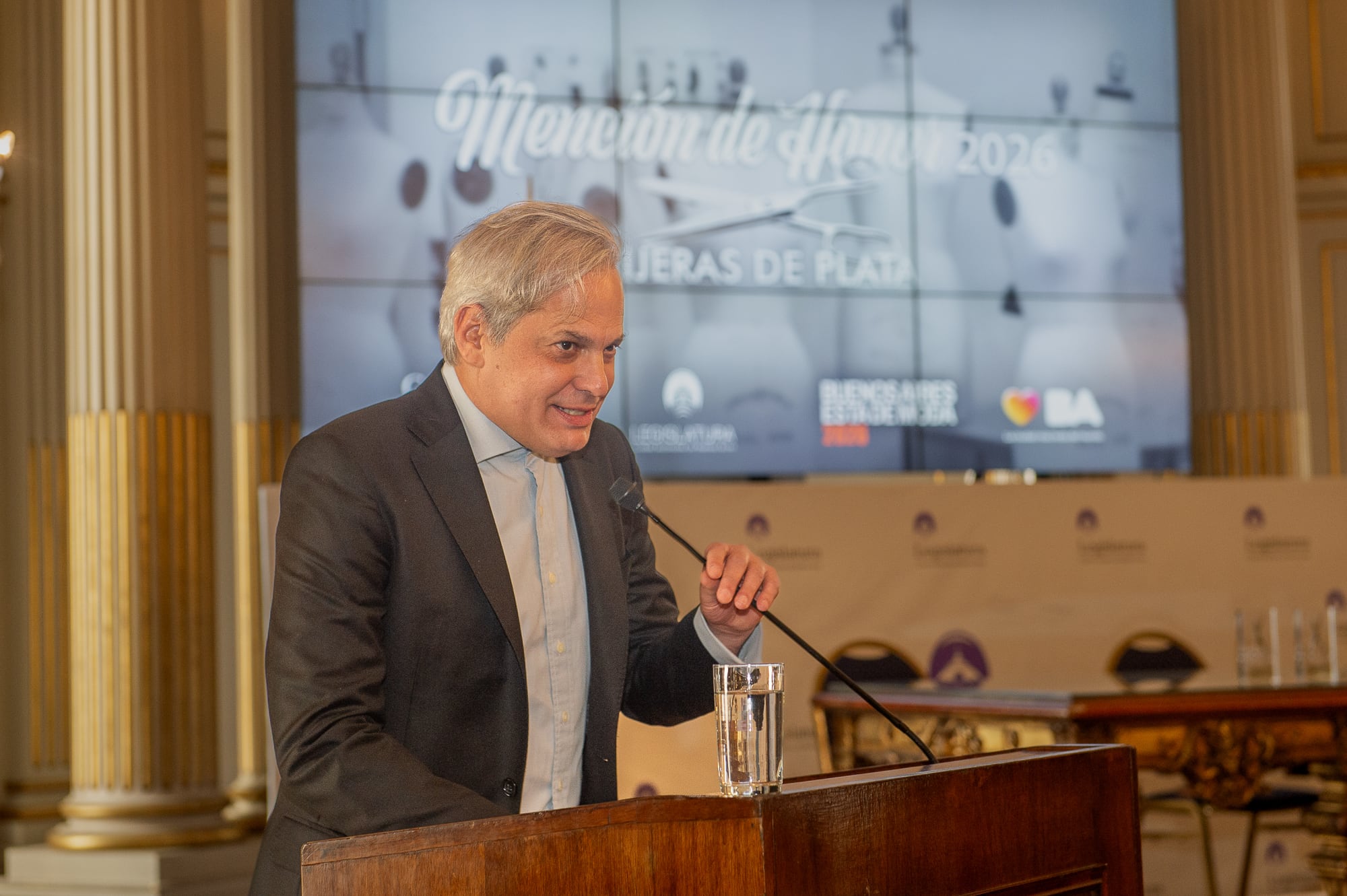 Francisco Ayala, presidente de la Cámara Argentina de la Moda, durante su discurso en la entrega de las Tijeras de Plata 2026