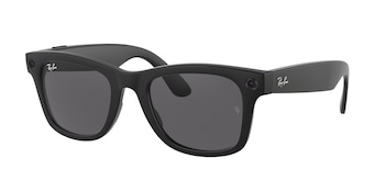 Además de las gafas, Facebook también está lanzando una app compatible para administrar videos y fotos
(Foto: Ray-Ban and Facebook/Handout via REUTERS)