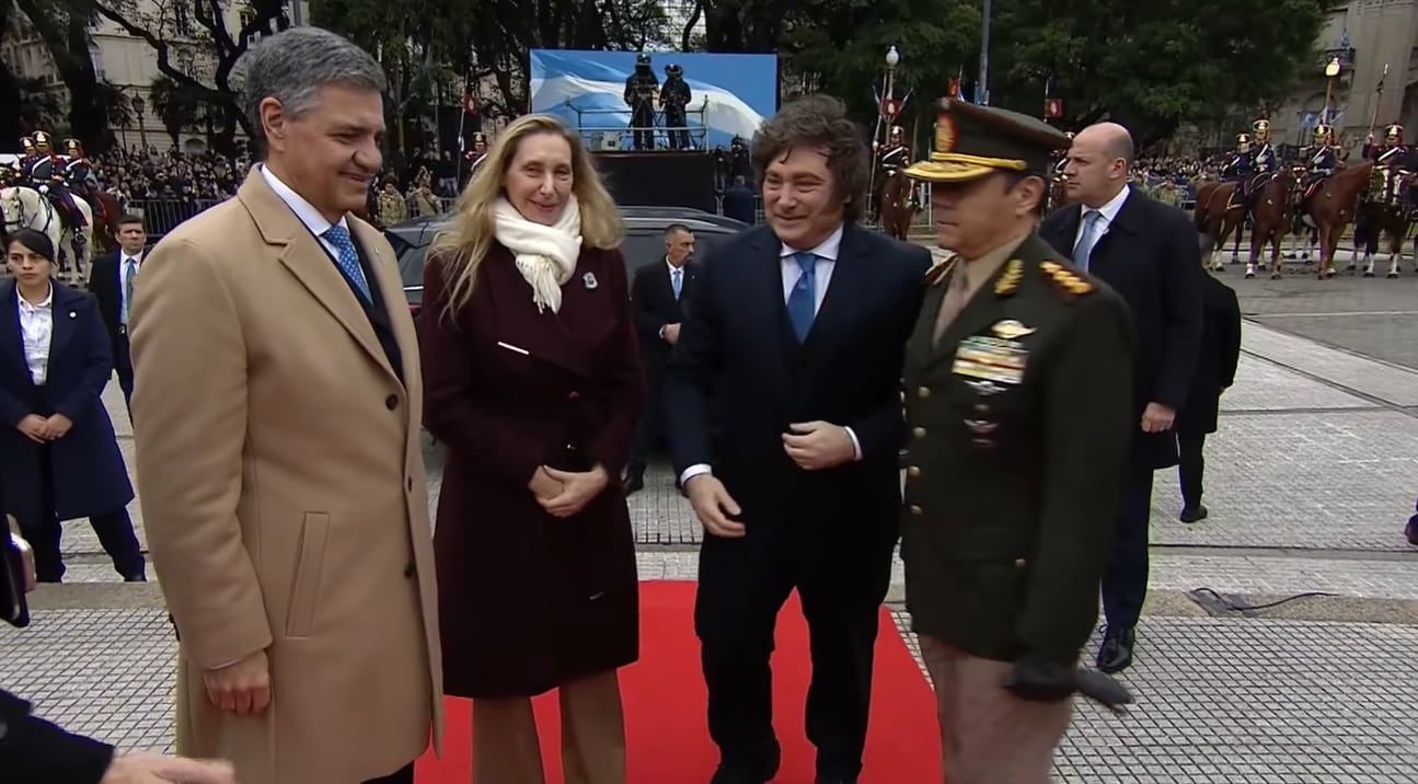 El Presidente asistió junto a su hermana Karina Milei. Ambos fueron recibidos por el jefe de Gobierno porteño Jorge Macri y el ministro de Defensa de la Nación, Carlos Presti