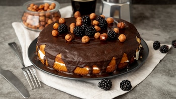 Receta de tarta de avellanas con tres ingredientes, sin harina ni mantequilla