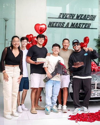 Jefferson Farfán regaló a Adriano