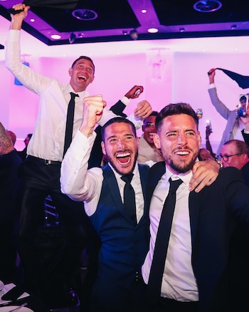 El Dibu Martínez celebra con