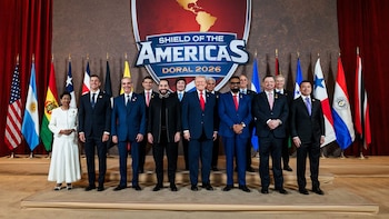 Washington consolidó un bloque de gobiernos ideológicamente afines a lo largo de toda América Latina. Sin embargo, un eventual cambio de mayorías en el Capitolio amenaza con imponer un bloqueo presupuestario que reduciría el margen de maniobra de la Casa Blanca para sostener sus compromisos financieros y estratégicos con la región (Foto: archivo DEF)