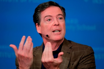 O ex-diretor do FBI James Comey na Universidade de Harvard em Cambridge, Massachusetts, em 24 de fevereiro de 2020 (AP Photo/Charles Krupa)